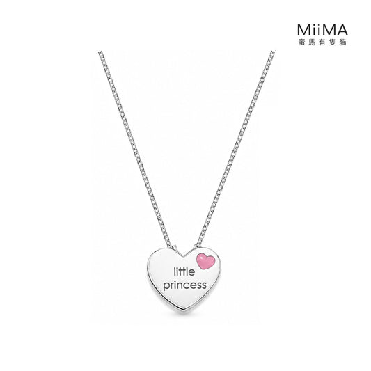 甜蜜約定925純銀愛心項鍊白底展示，銀色愛心吊墜刻有little princess字樣並搭配粉色小愛心